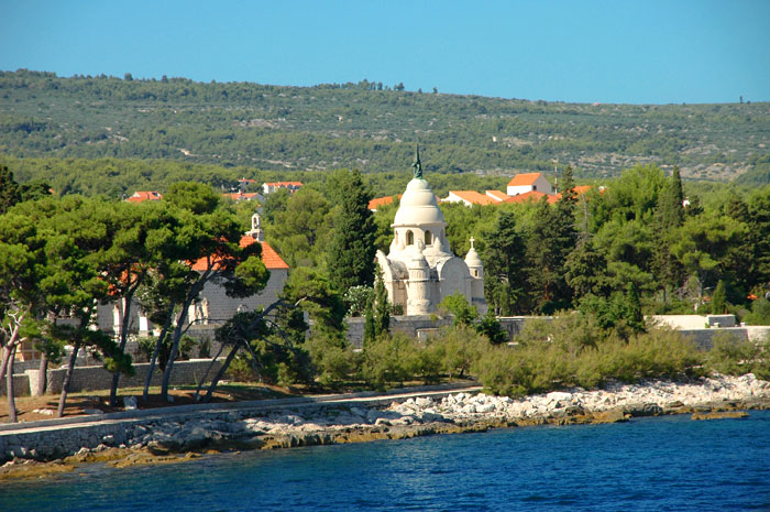 cimitir supetar insula brach obiectiv turistic croatia